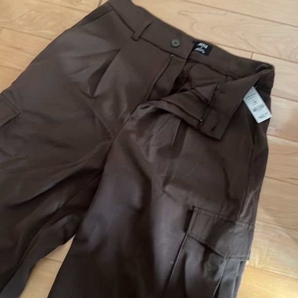 NWT Brown Cargo Pants - Picture 5 of 5